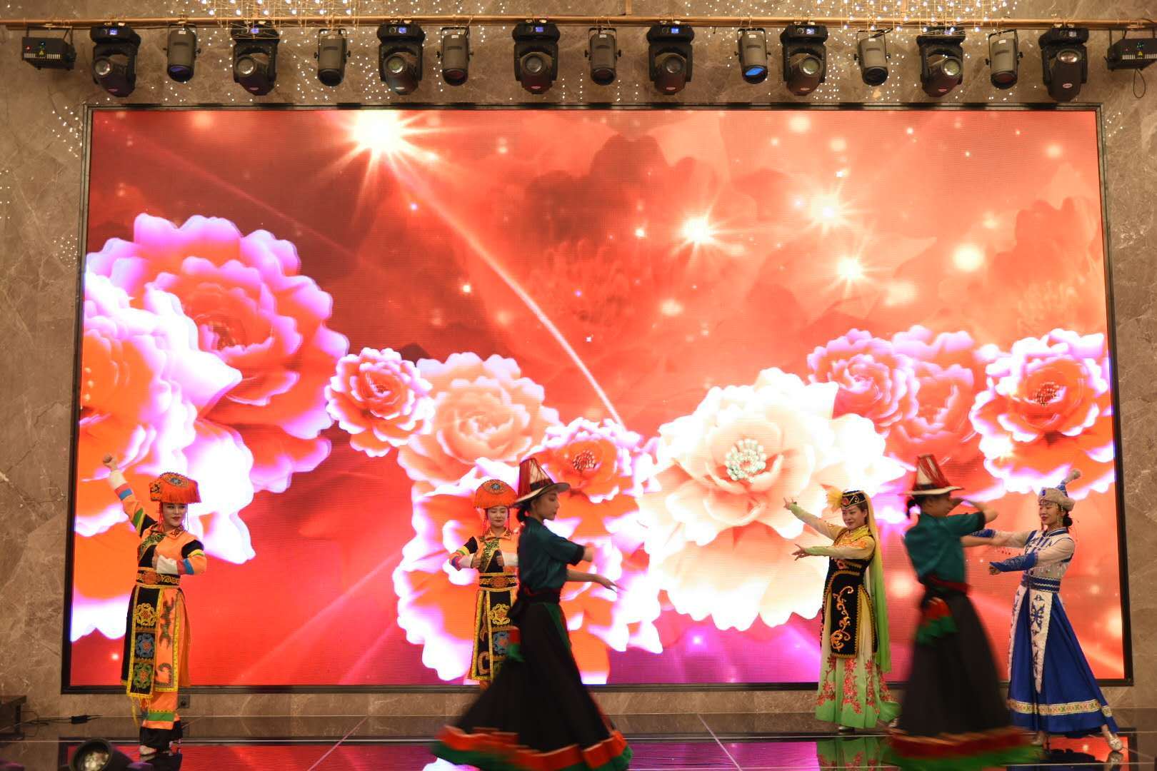 升華電梯集團西北基地投產慶典在青海西寧隆重舉行(圖11) 升華電梯集團西北基地投產慶典在青海西寧隆重舉行(圖11)