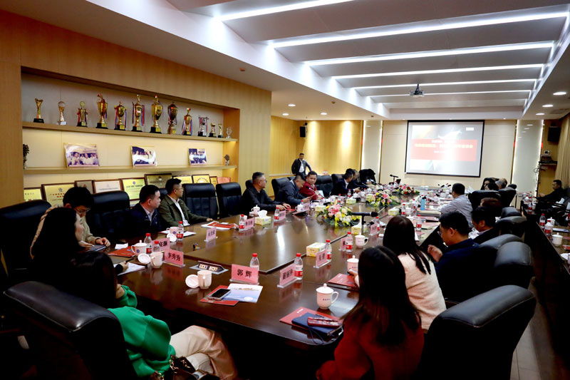 創(chuàng)新與出海 北京升華電梯羅海閩董事長應(yīng)邀出席“智慧創(chuàng)新、砥礪前行”電梯智能制造、更新改造新年座談會(huì)(圖1) 創(chuàng)新與出海 北京升華電梯羅海閩董事長應(yīng)邀出席“智慧創(chuàng)新、砥礪前行”電梯智能制造、更新改造新年座談會(huì)(圖1)